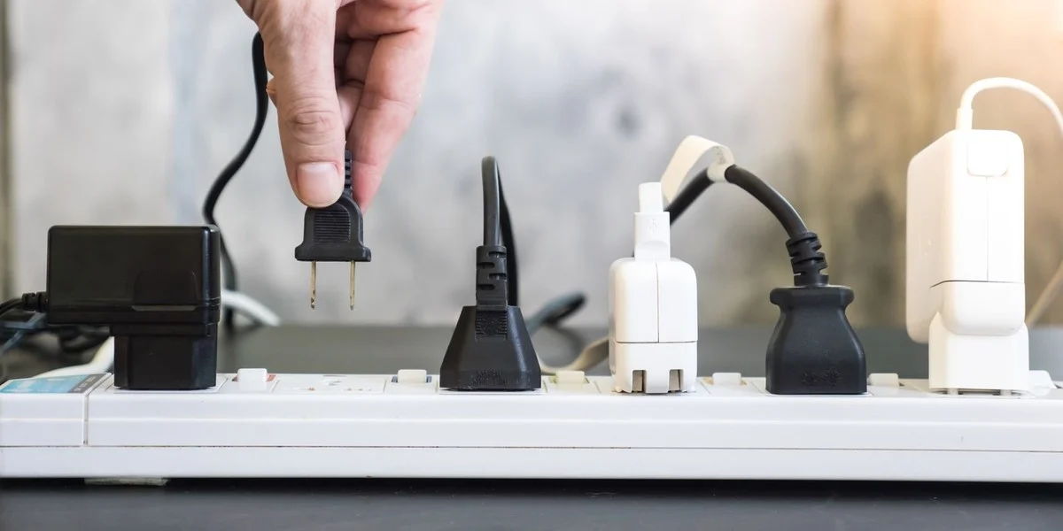 Elektrikáři varují: Nikdy nenechávejte tyto spotřebiče zapojené přes noc - image 1