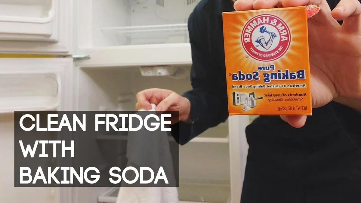 Jedlá soda v lednici: Proč absorbuje pachy lépe než drahé prostředky
