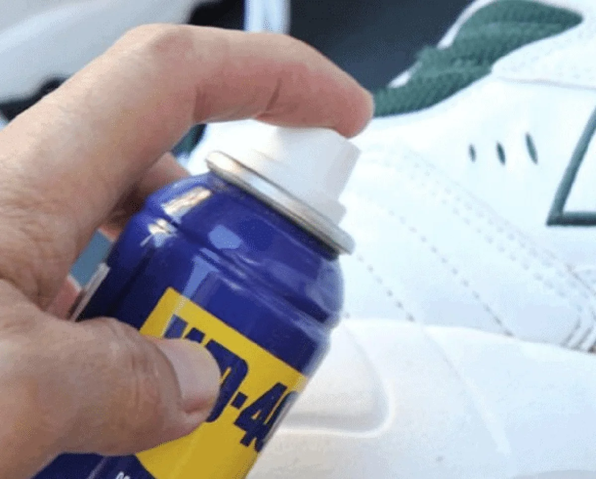 WD-40 na boty? Zimní tajemství, které výrobci skrývají.